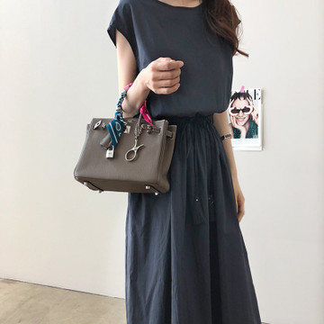 ワンピース　優美な佇まい フレアロングワンピース（ブルベ夏向け・ブルベ冬向け）