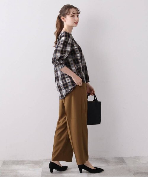 ブルベファッション 上品シルエット テーパードパンツ