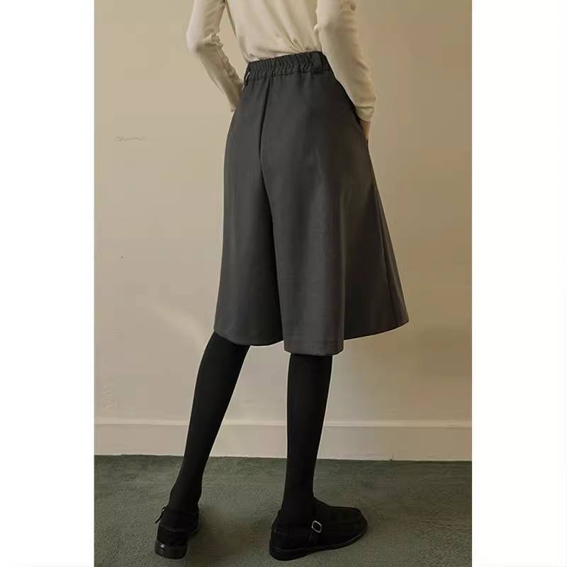 ブルベファッション 上品タック入り膝丈フレアスカート