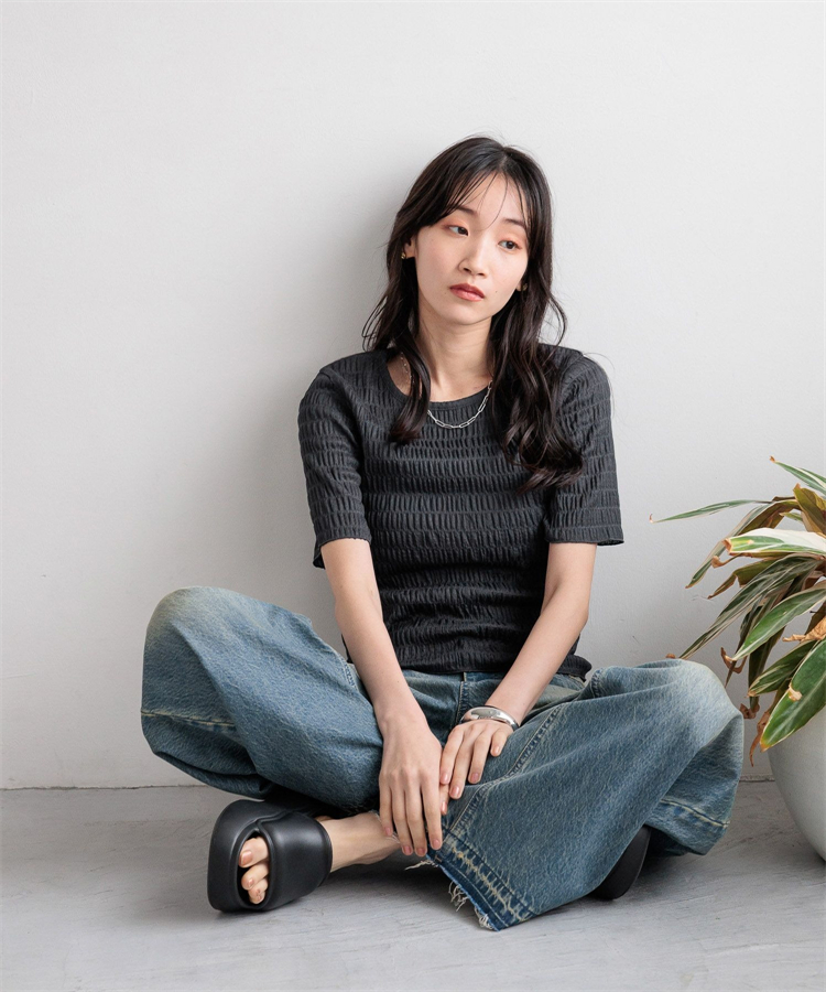 Tシャツ　立体模様のシャーリングトップス（ブルベ夏向け・ブルベ冬向け）
