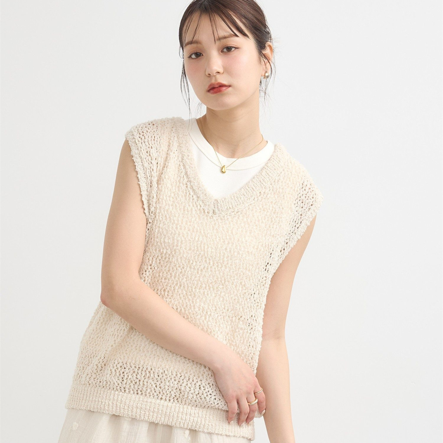 サマーニット　透かし編みニットベスト（ブルベ夏向け・ブルベ冬向け）