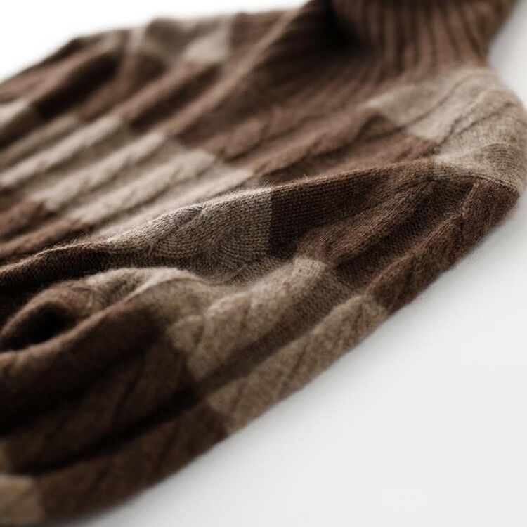 ブルベ夏服　立体ケーブル編みタートルネック長袖ニット