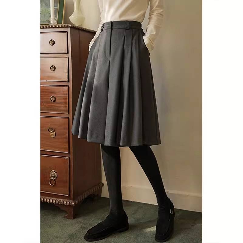 ブルベ夏/ブルベ冬服　上品プリーツ膝下丈フレアパンツ