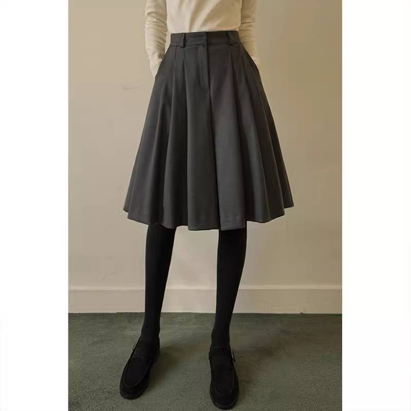 ブルベ夏/ブルベ冬服　上品プリーツ膝下丈フレアパンツ