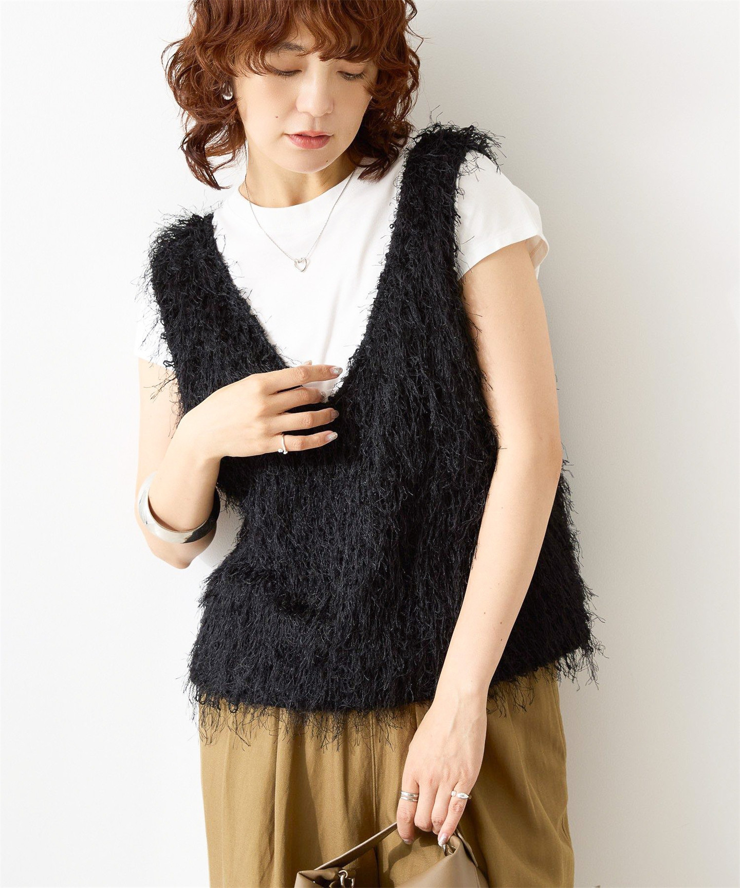 ブルベ夏/ブルベ冬服　ふわふわシャギー素材のノースリーブニットベスト