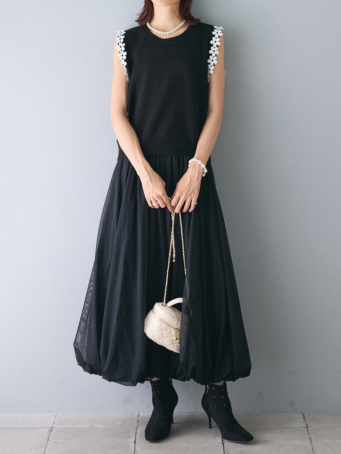 ブルベ服　花飾り刺繍 プリーツブラウス（ブルベ夏向け・ブルベ冬向け）