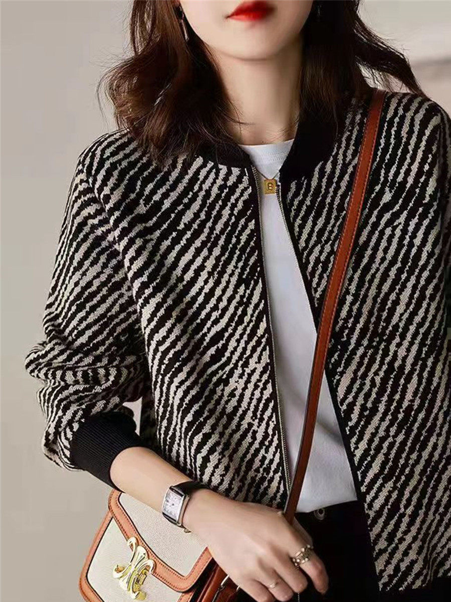 ブルベ夏/ブルベ冬服　ゼブラ柄ニットジップアップブルゾン