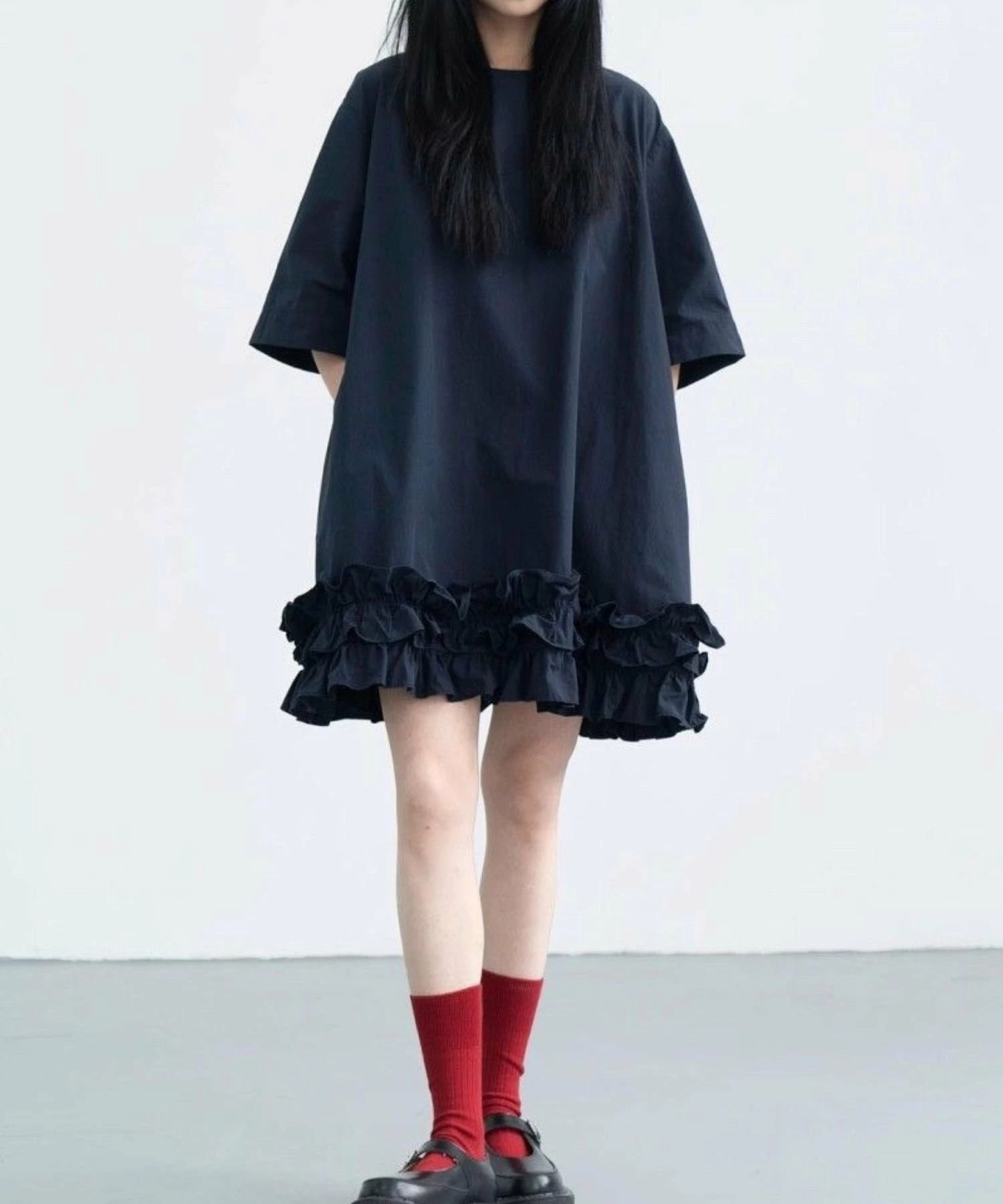 ブルベ服　韓国風 裾フリル 五分袖 Aラインワンピース（ブルベ冬向け）