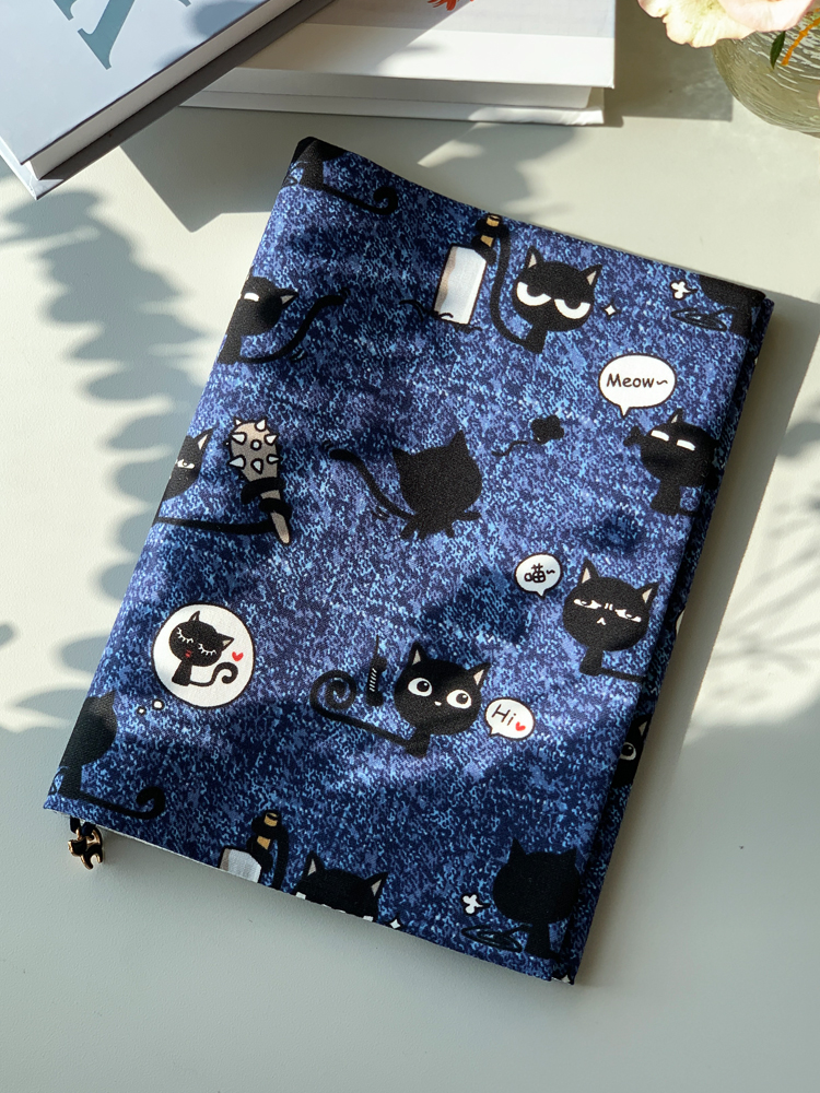 ブックカバー 黒猫遊び布製ブックカバー