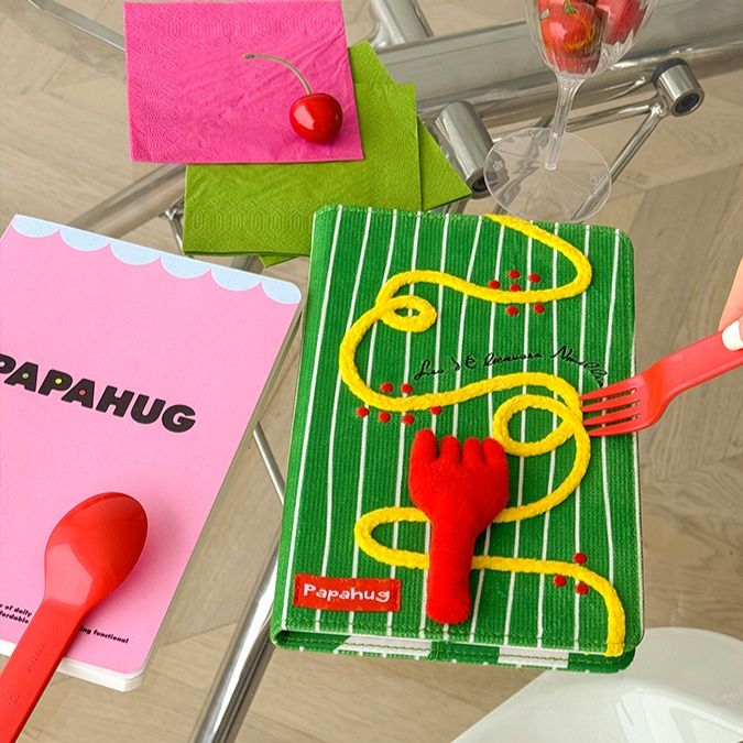 ブックカバー フルーツ刺繍の絵本ブックカバー