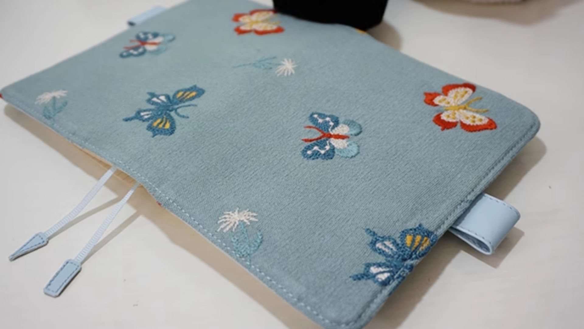 ブックカバー 蝶々刺繍キャンバスブックカバー