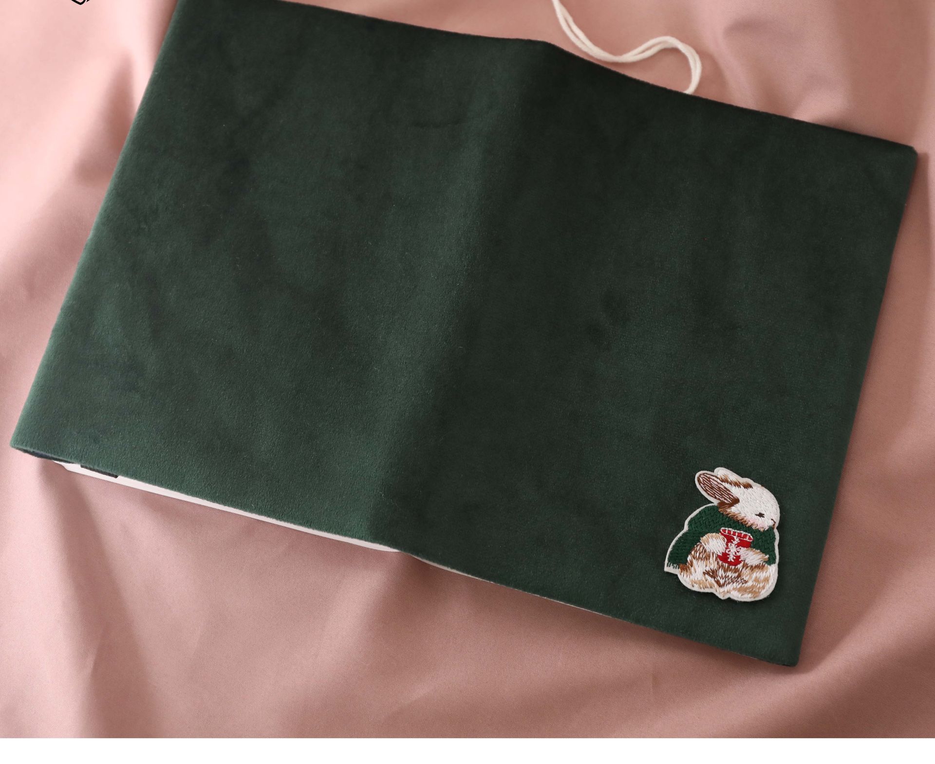 ブックカバー うさぎ刺繍のスエードブックカバー