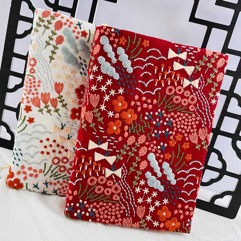 ブックカバー 花園刺繍のブックカバー