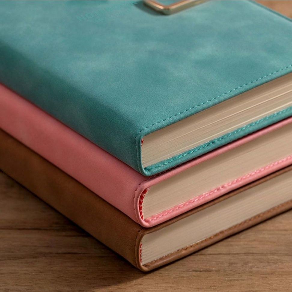 ブックカバー 鹿の刻印入りペンホルダー付き手帳型ブックカバー