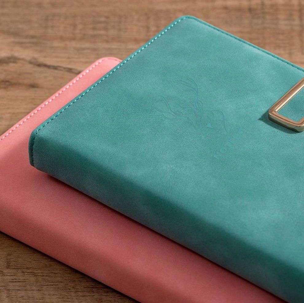 ブックカバー 鹿の刻印入りペンホルダー付き手帳型ブックカバー