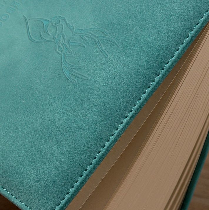 ブックカバー 鹿の刻印入りペンホルダー付き手帳型ブックカバー