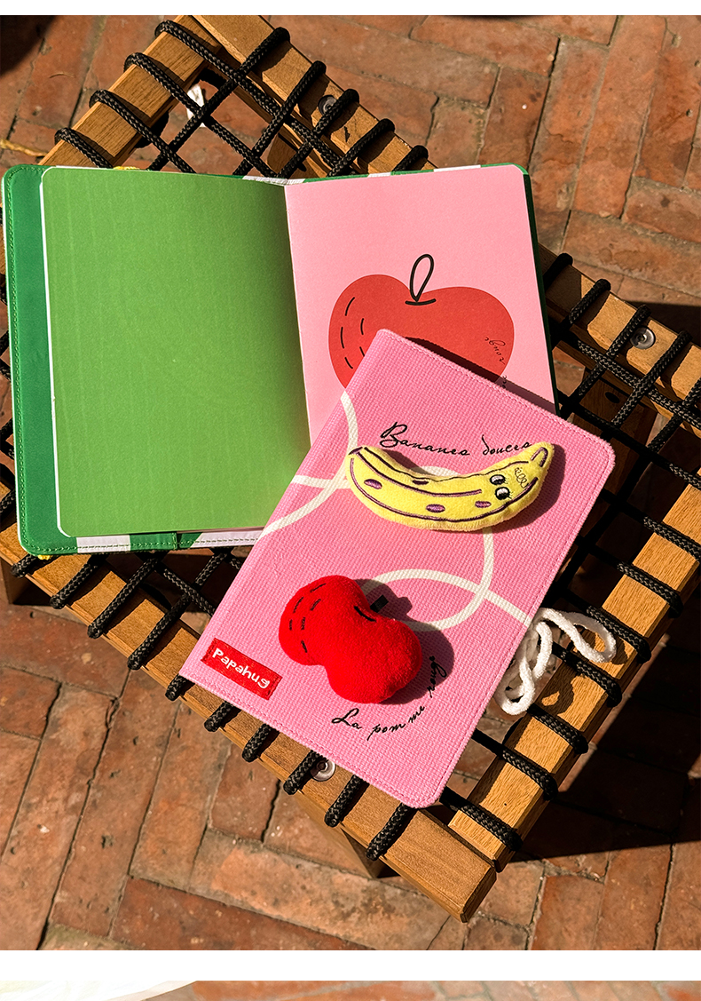 ブックカバー フルーツ刺繍の絵本ブックカバー