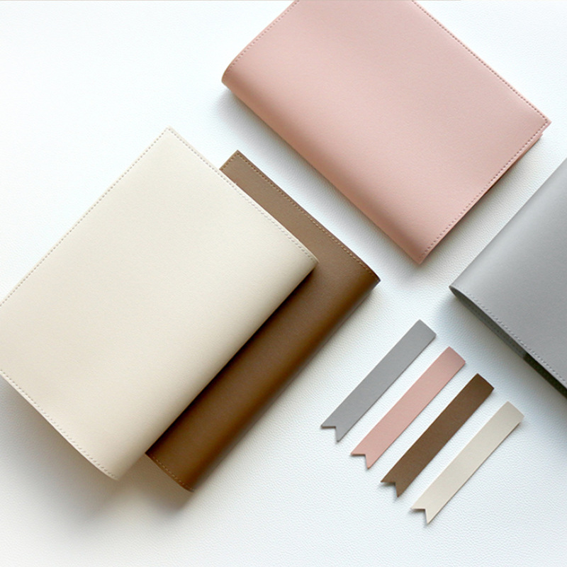 ブックカバー本革仕立てのしおり付きブックカバー