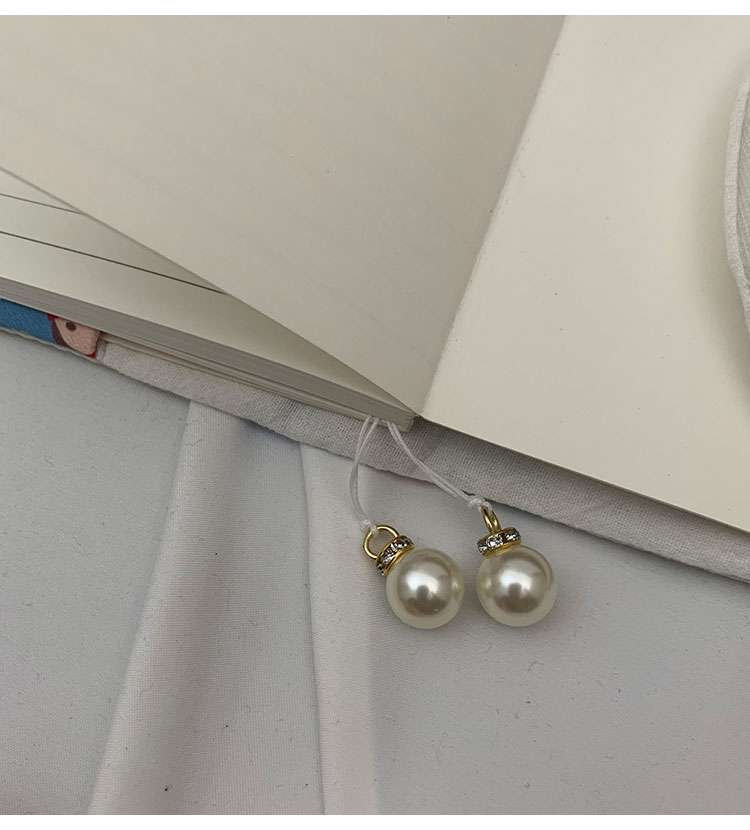https://fulmo-img-server.com/bookcoverly/437730cf7b5c4ddf85a8ccc4e8dc0ab2.jepg