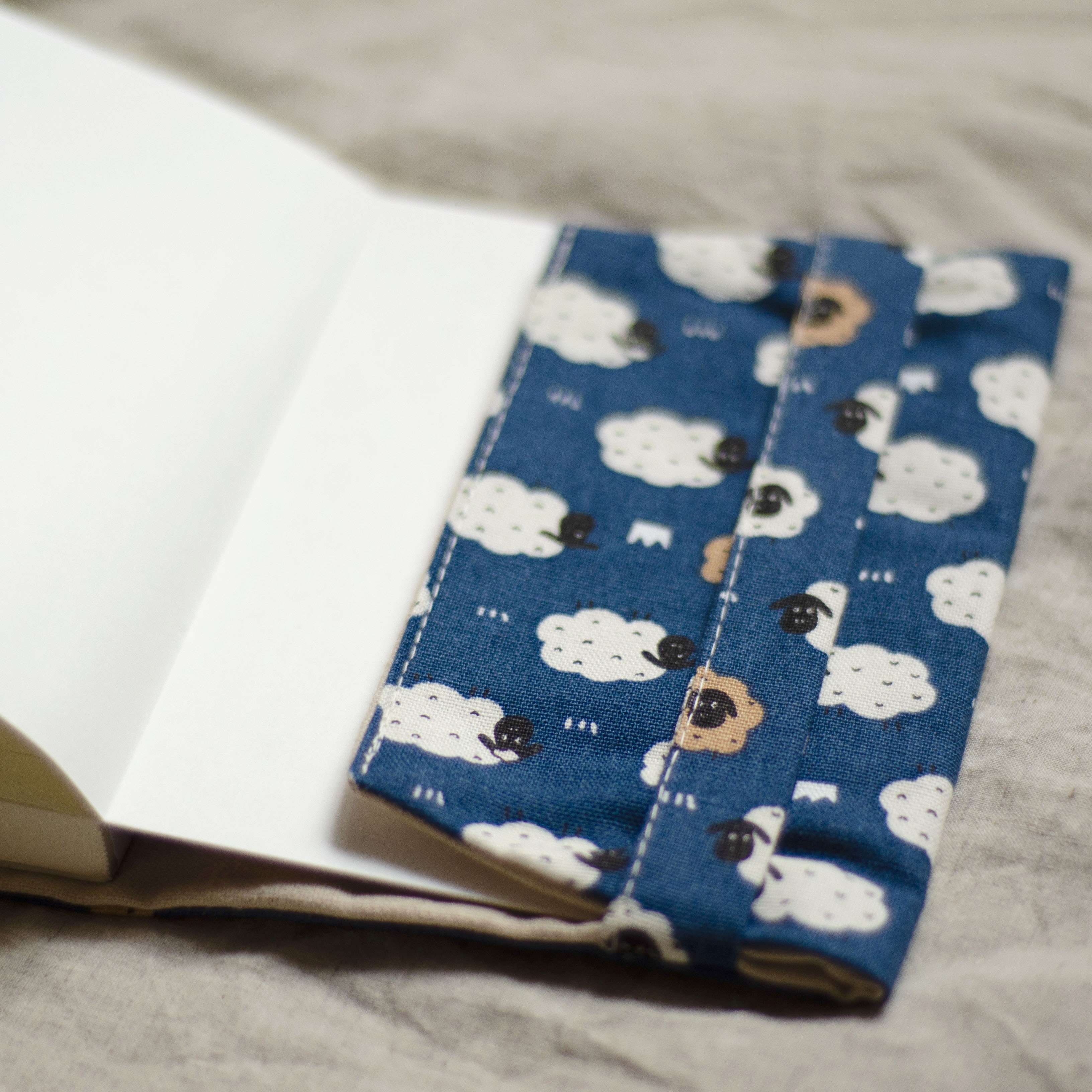 https://fulmo-img-server.com/bookcoverly/4f7ddb3aa8ad4c46b4759e0206ed3aac.jepg