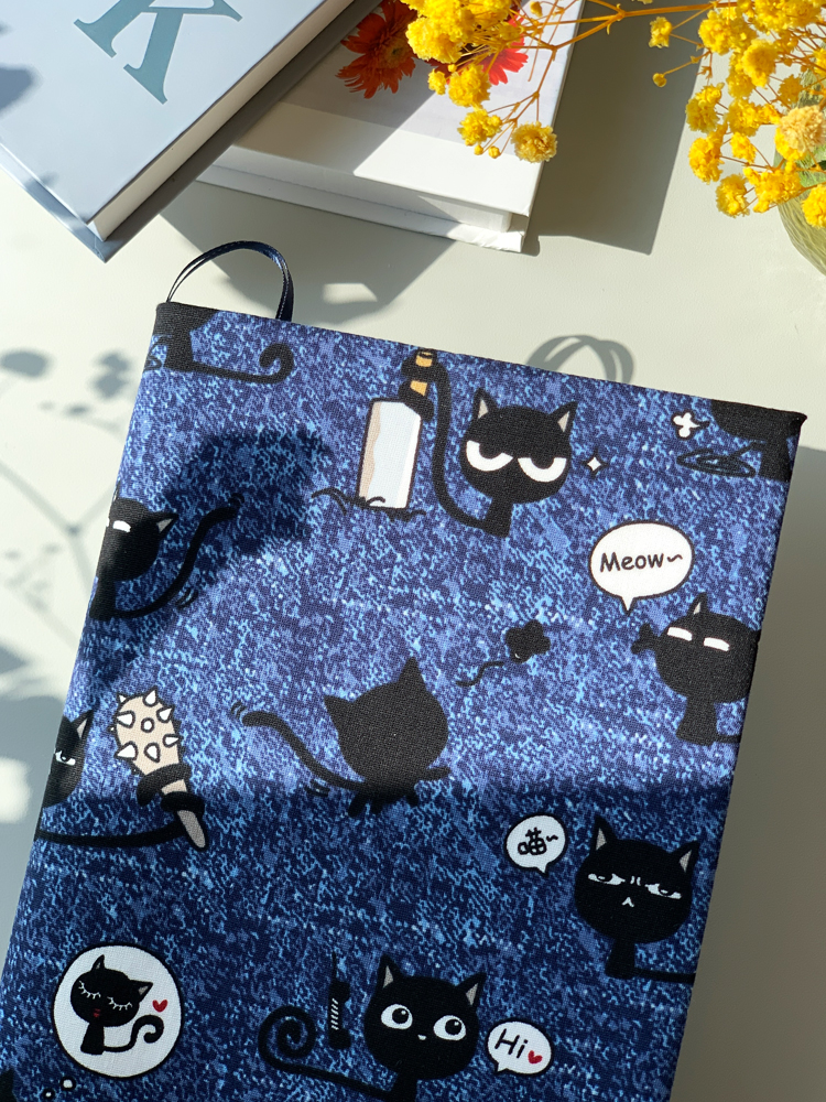 ブックカバー 黒猫遊び布製ブックカバー