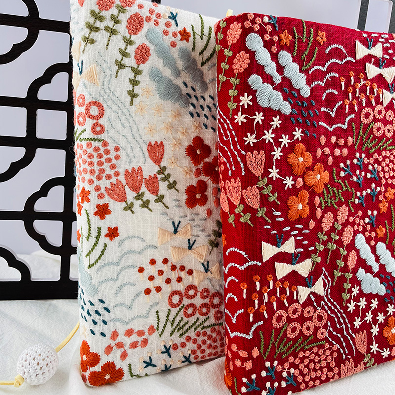 ブックカバー 花園刺繍のブックカバー