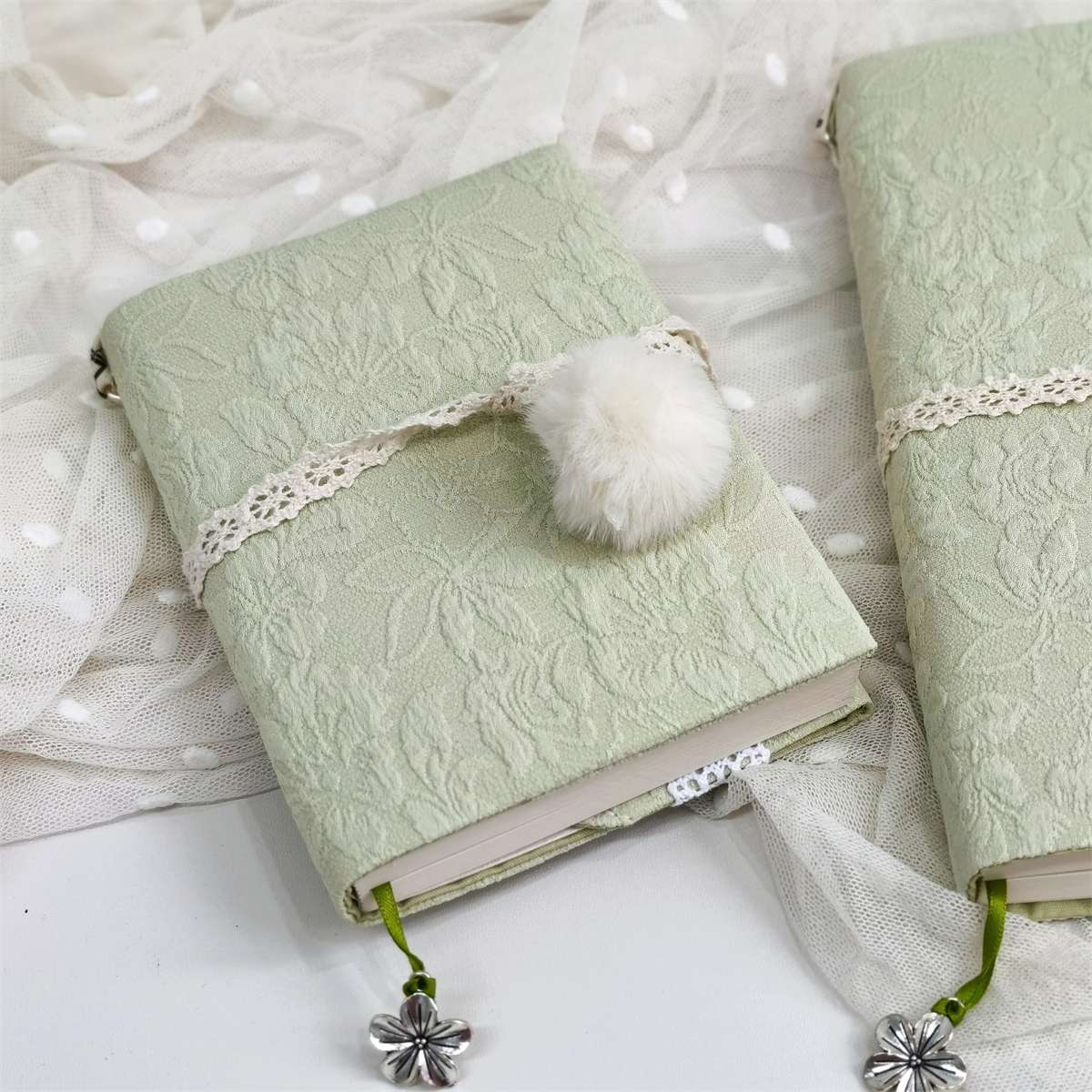 https://fulmo-img-server.com/bookcoverly/c8a61d0f31b64abf9fa1db46ef00250c.jpg