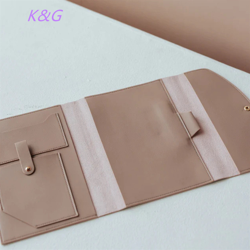 https://fulmo-img-server.com/bookcoverly/ee133fe4-b014-4d08-a198-0b7fe2027f2e.jpg