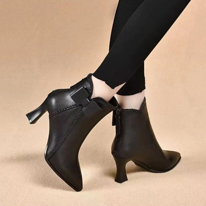 女性用裏起毛付きポインテッドトゥショートブーツ