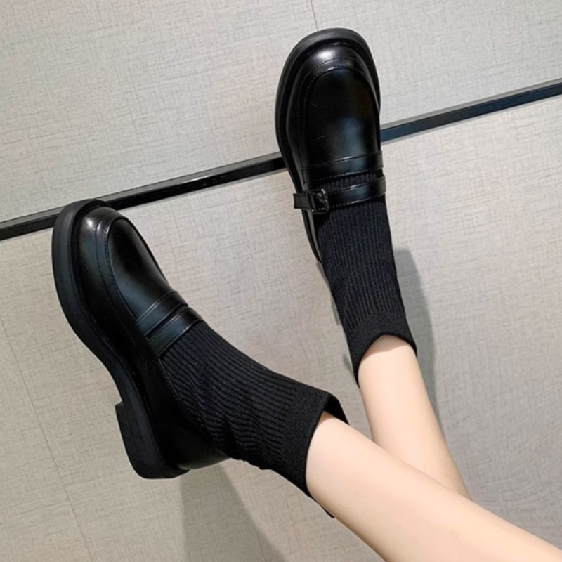 ソックス風ローファーブーツ黒ニット素材可愛い