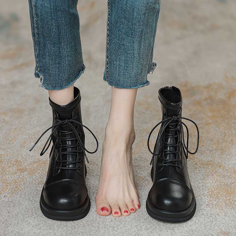 ブーツ クラシカルレースアップミドルブーツ