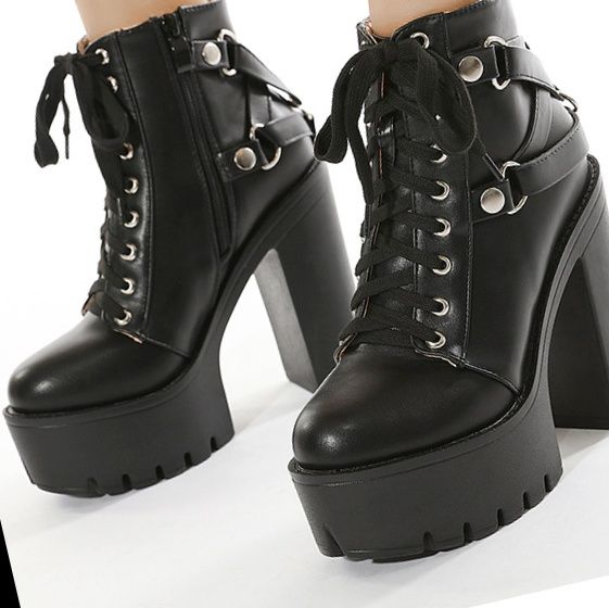 ブーツ 厚底太ヒール編み上げベルトデザインショートブーツ