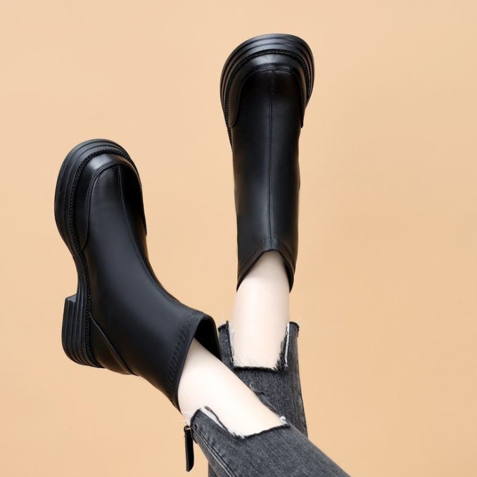 レザー調バックジッパー付きショートブーツ 