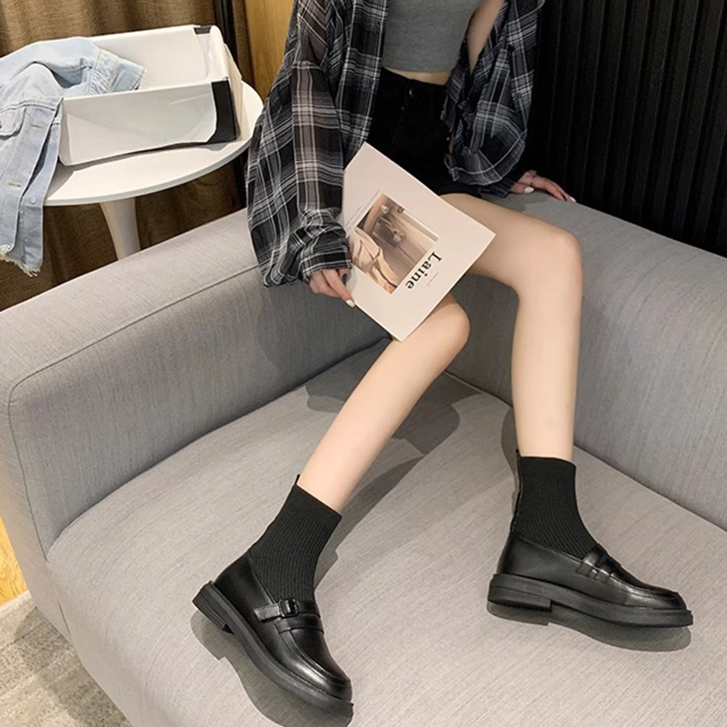 ソックス風ローファーブーツ黒ニット素材可愛い