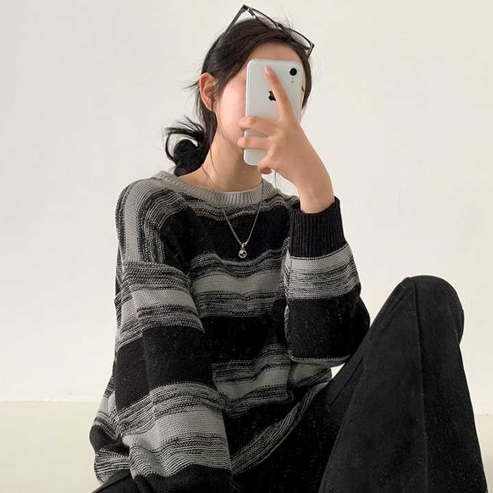 ゆったりボーダー柄オーバーサイズニット ボーダー服