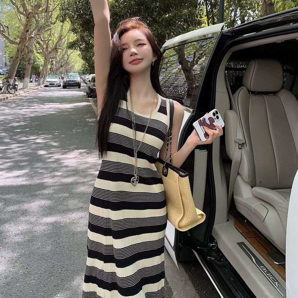 https://fulmo-img-server.com/borderly/1756438035602_6iva8609_xyphjchk.jpeg