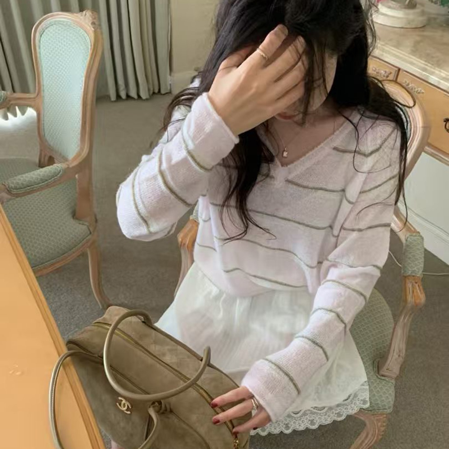 https://fulmo-img-server.com/borderly/2573e8ac-b6a0-47fa-9667-df2a021d4082.jpg