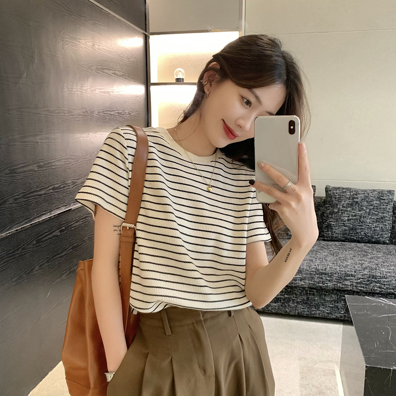 https://fulmo-img-server.com/borderly/2b2dba4f-d8ad-48a8-94be-9467bd94a618.jpg