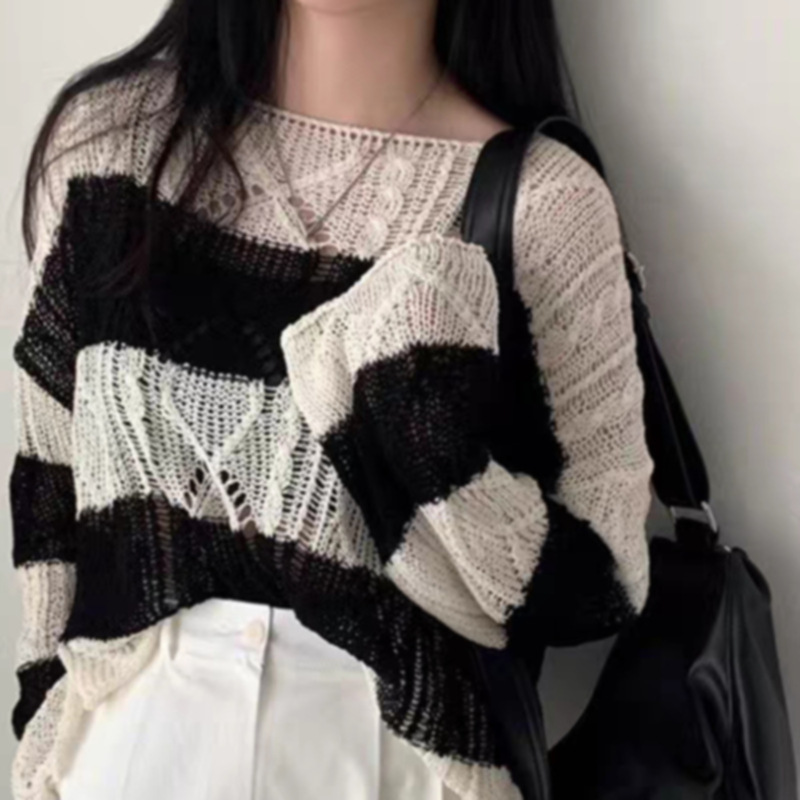 ボーダー服 透かし編みボーダーニット