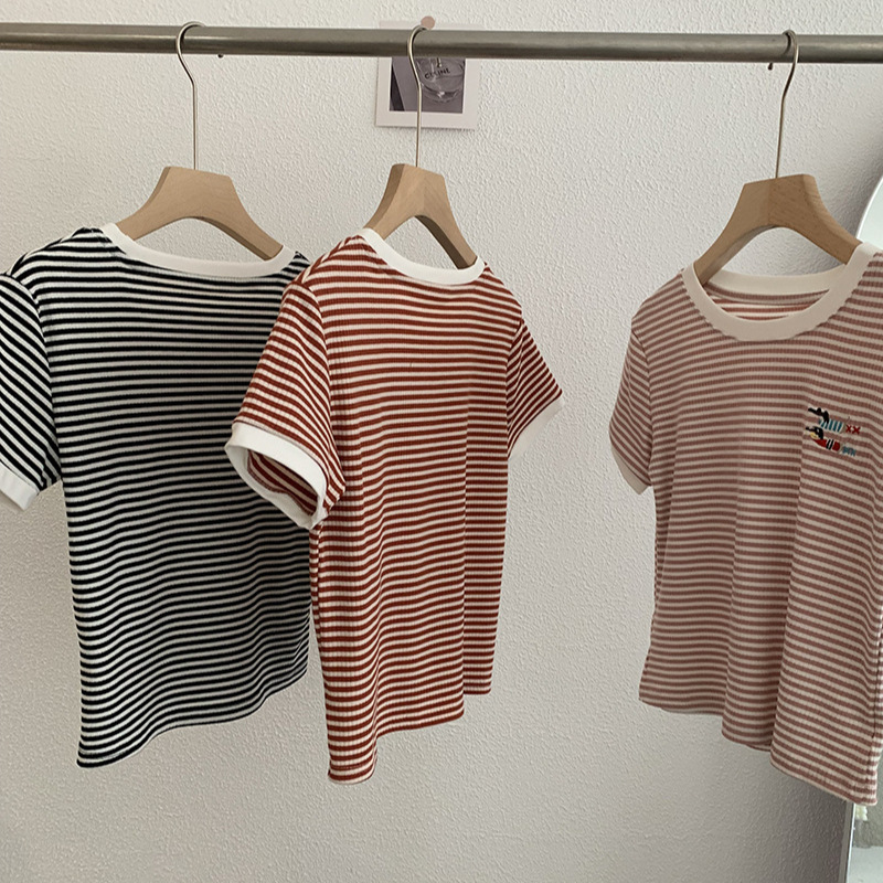 ボーダー服 小さな刺繍付きボーダーＴシャツ