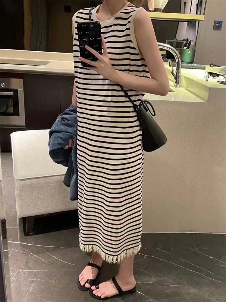 ボーダー服 ボーダー柄タッセル付きロングワンピース