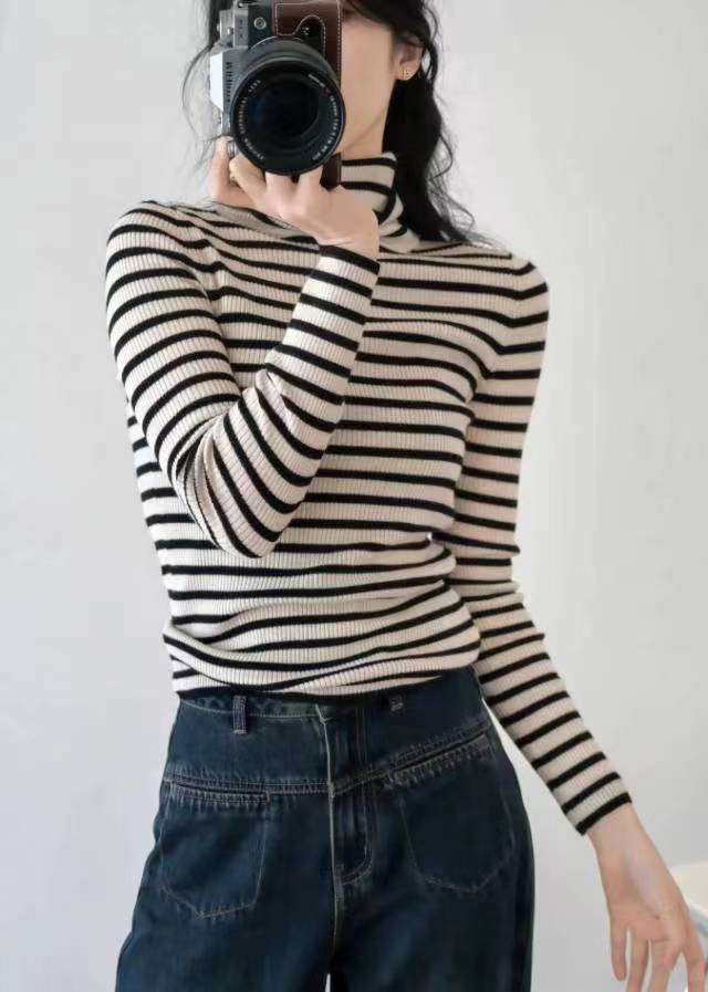 シンプルボーダータートルネックニット ボーダー服