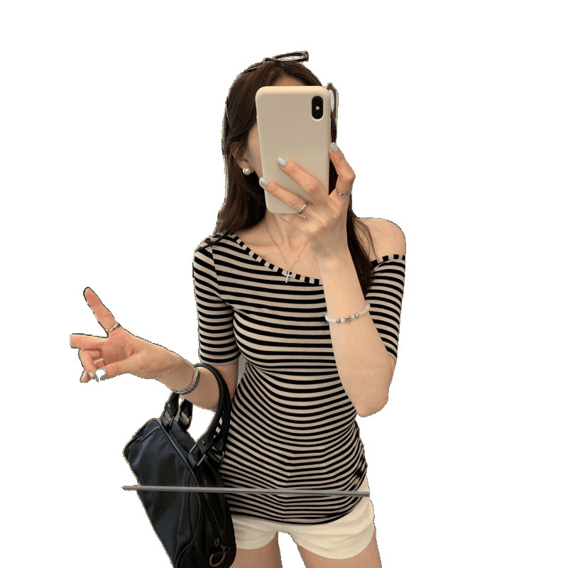 ボーダー服 肩出しデザイン ボーダーカットソー