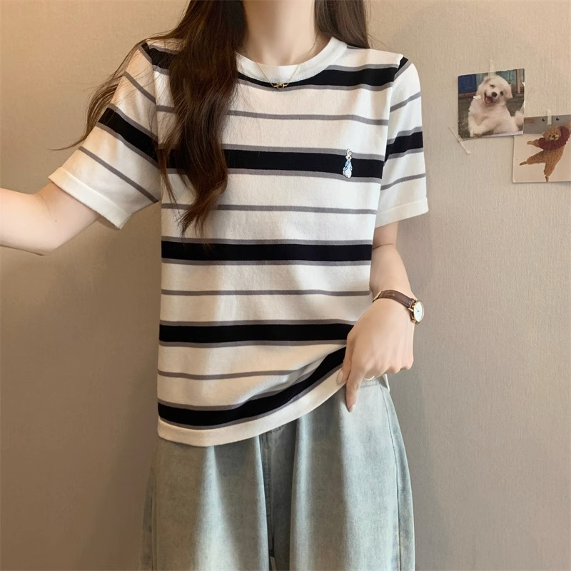 https://fulmo-img-server.com/borderly/76ca9936-8fde-4a4c-842c-8e4ef8275e37.jpg