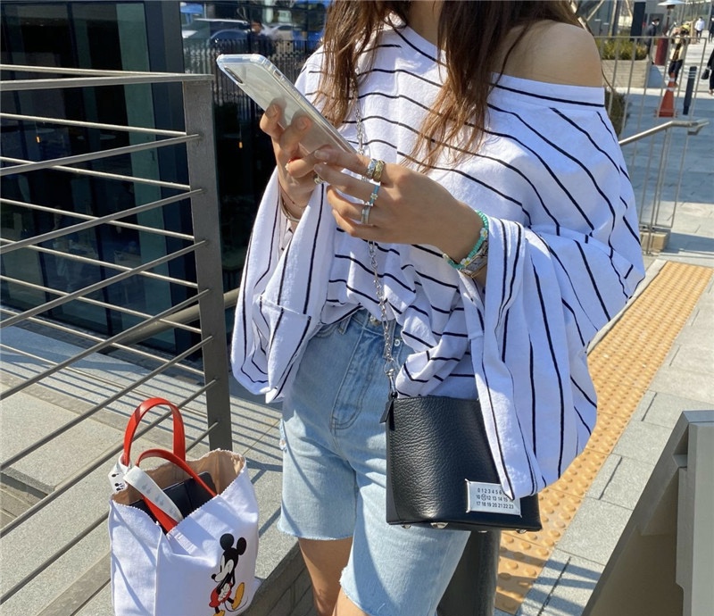https://fulmo-img-server.com/borderly/a0448c9f-8172-439e-8c4e-7e0075ee4fd5.jpg