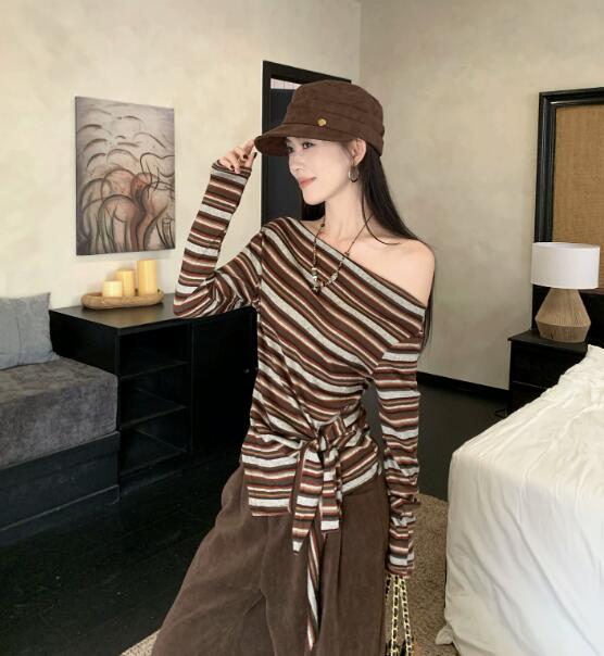 ボーダー服 ボーダー柄肩出し長袖ウエストリボントップス