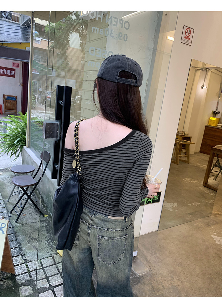 ボーダー  斜め肩出し細ボーダー長袖トップス