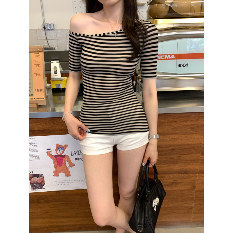 ボーダー服 肩出しデザイン ボーダーカットソー