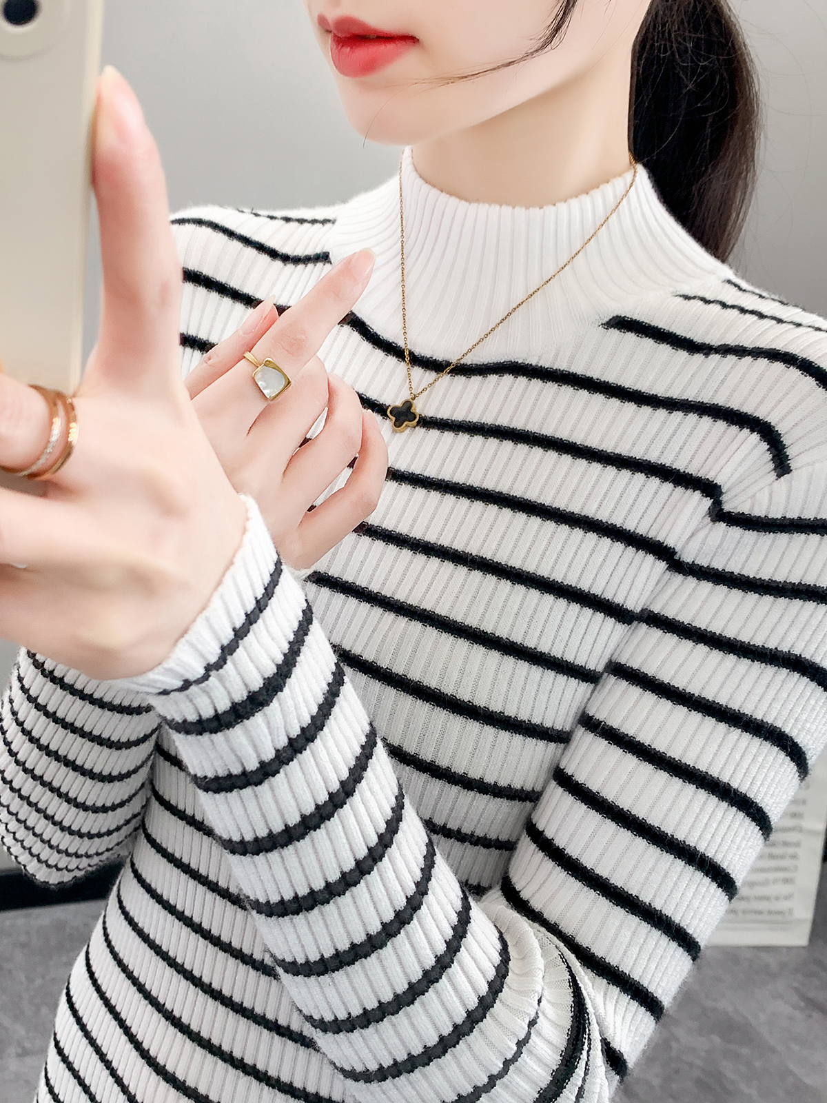 ボーダー服 リブ編み細ボーダータートルネック