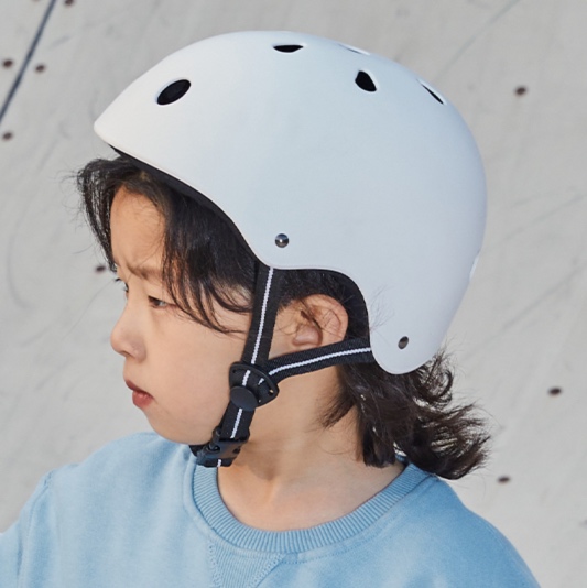 防災グッズ。災害時にも便利なお子様用ヘルメット。